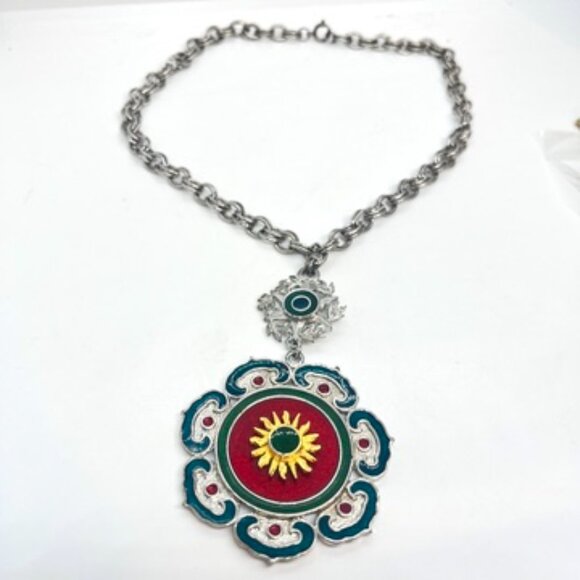 VINTAGE CAPRI STATEMENT NECKLACE SUN MEDALLION GREEK REVIVAL ENAMEL CHUNKY 70S - Picture 4 of 13